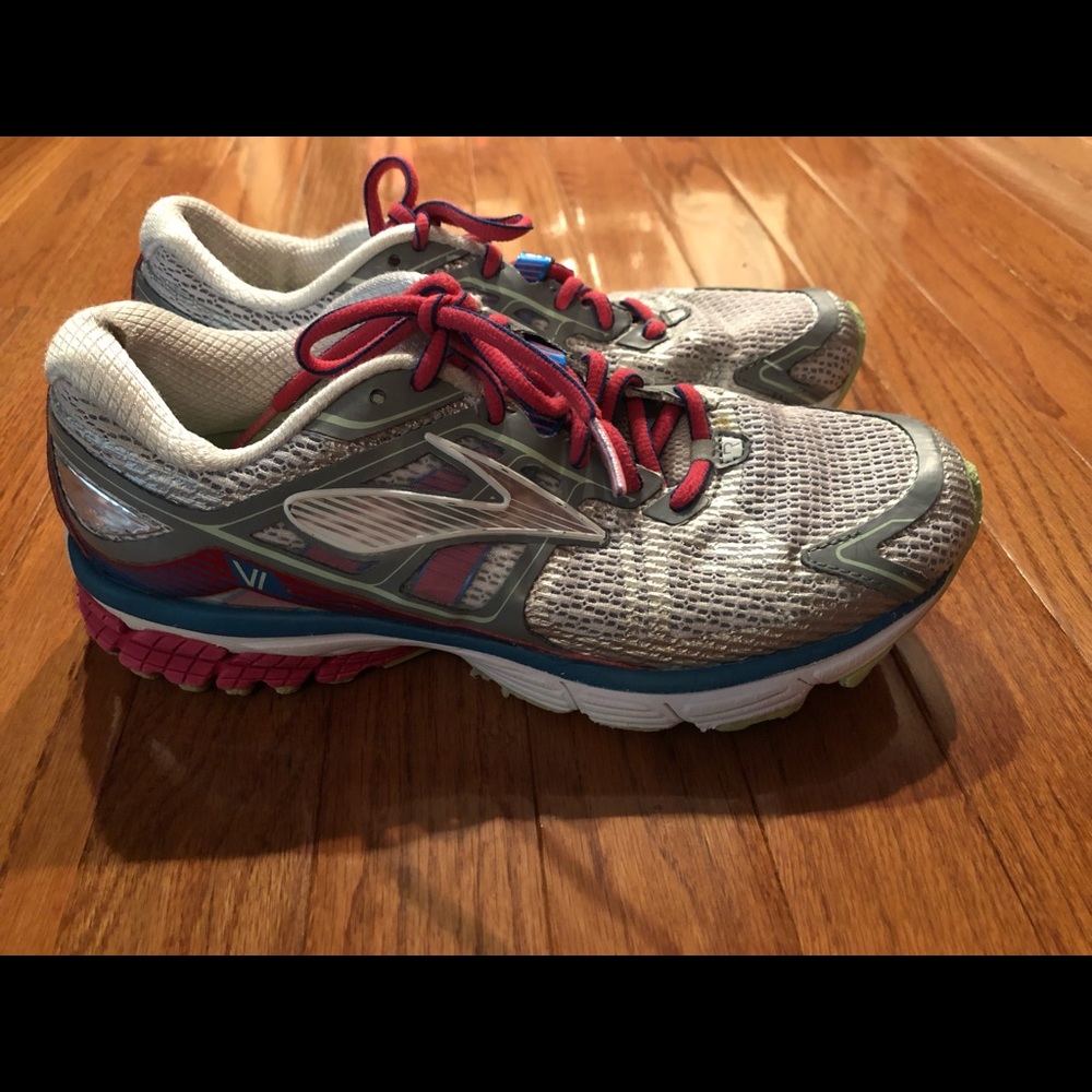 Brooks Women’s Shoes, Size 8